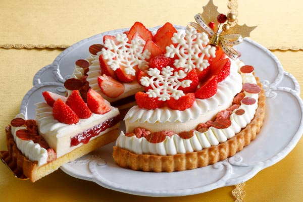 苺づくしのパーティータルト
