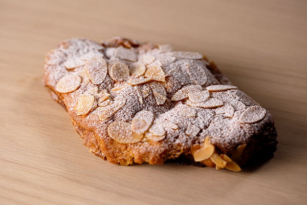 クロワッサン・オ・ザマンド