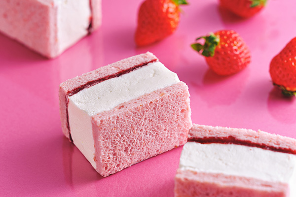 ふんわり生クリームシフォンサンド 苺