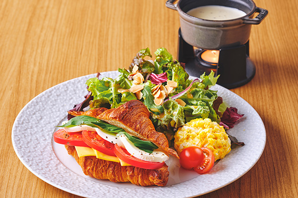 カプレーゼクロワッサンサンド＆チーズフォンデュセット