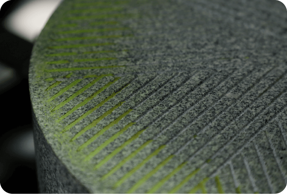 てまひまかける「石臼碾き」