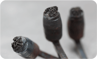 紋を大切にする京文化に習った「焼印」